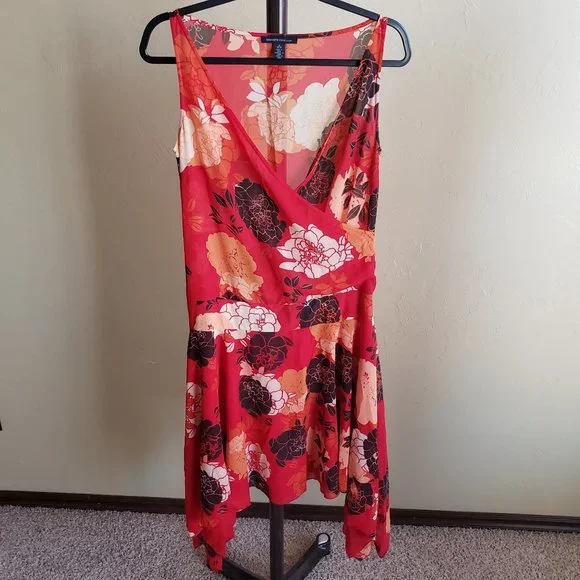 Kenneth Cole New York Red Floral Asymmetrical Dress | Size 6 - Picture 3 of 17